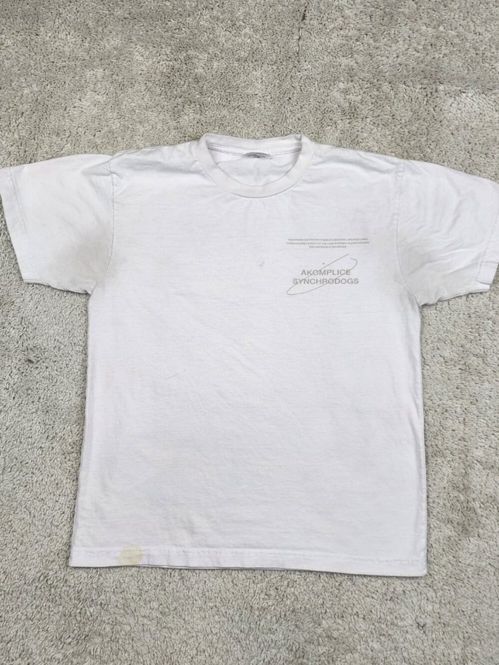 Akomplice Synchrodogs Short Sleeve Size Medium M Shirt White USA small Stain - Picture 2 of 7